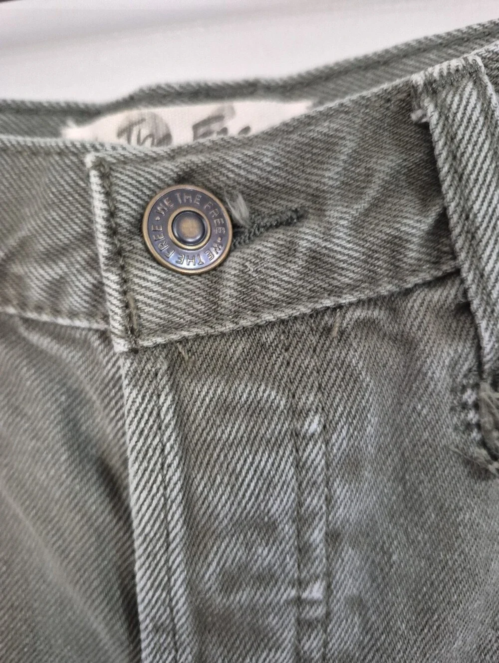 We The Free Free People Button Fly Distressed Denim Shorts 4" Size 26 - Picture 8 of 12